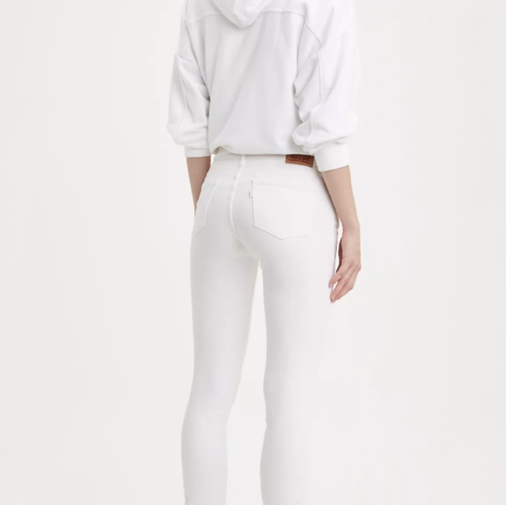 Levi 711 skinny ankle whit jeans with studded bottoms